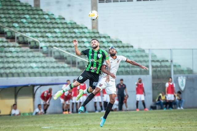 记者：本坦库尔因种族歧视孙兴慜 被英足总禁7场